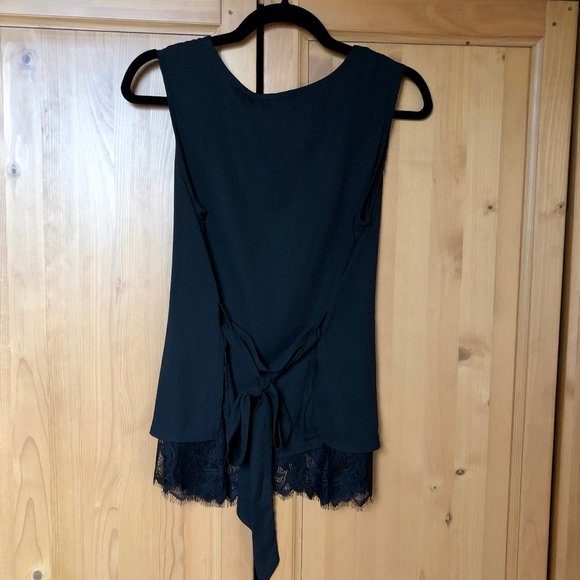 Black sleeveless top with lace underlay - Picture 2 of 7
